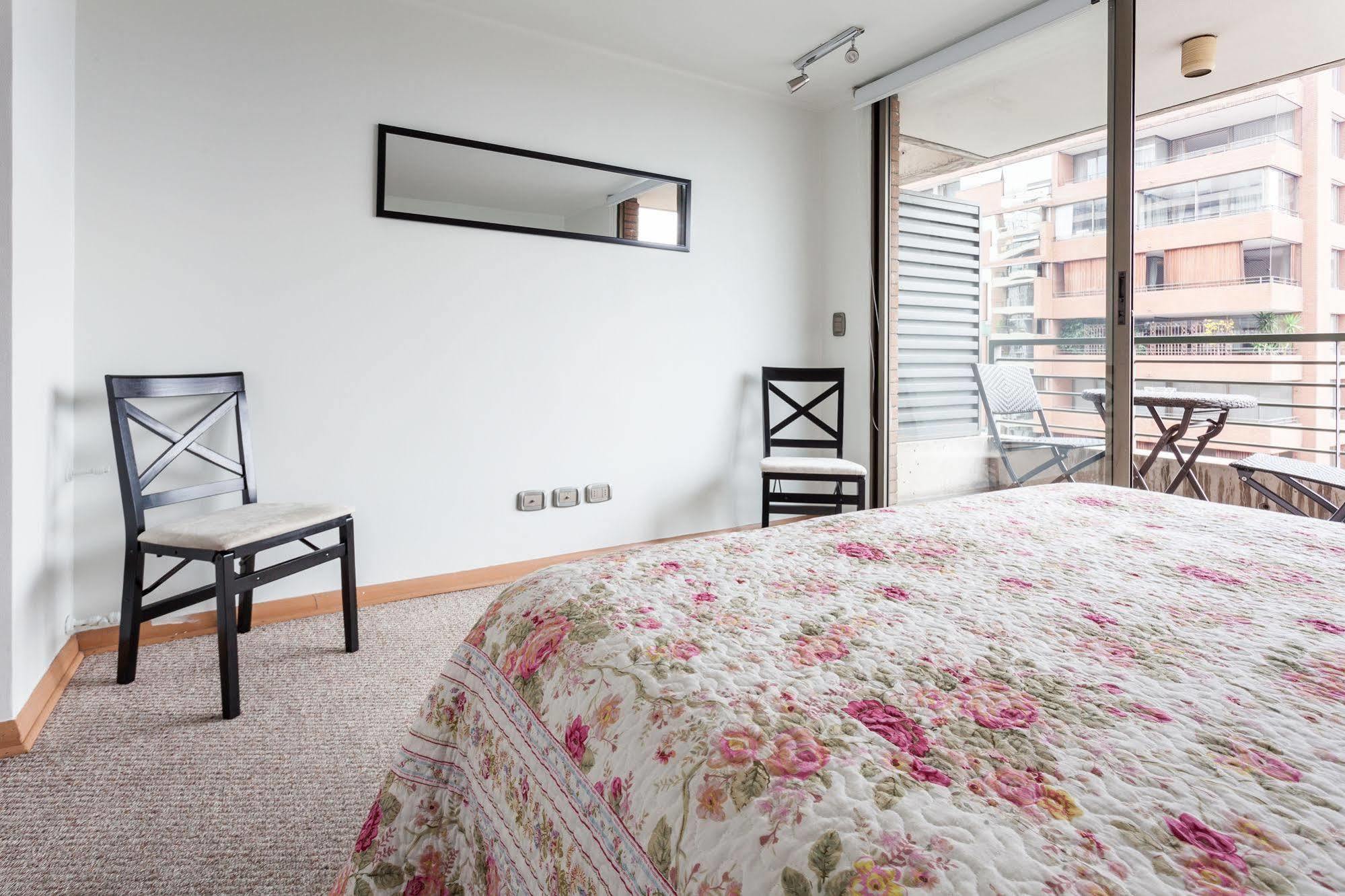 Livinnest Apartments Santiago Exterior photo