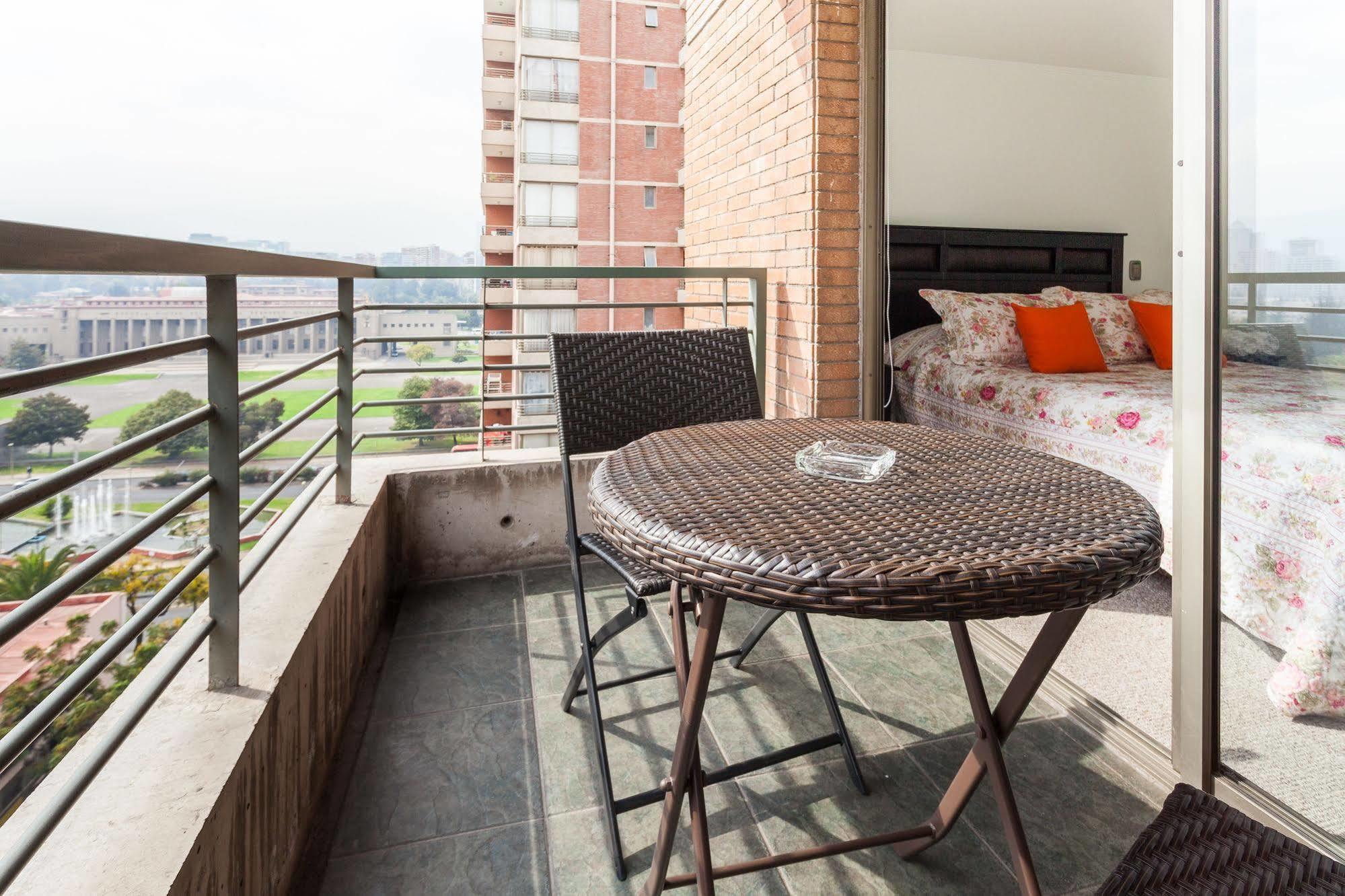 Livinnest Apartments Santiago Exterior photo